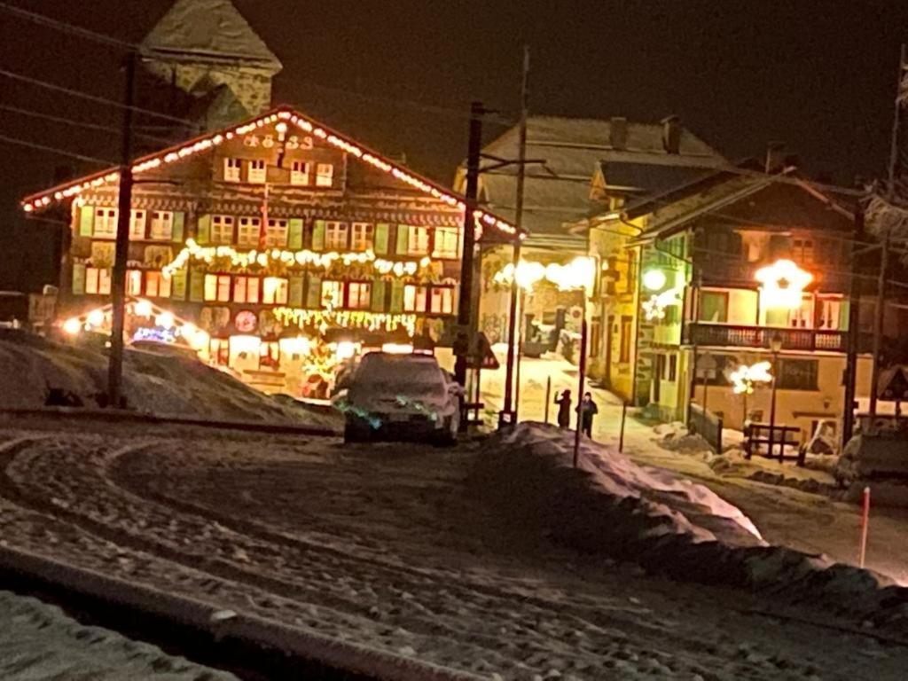 Auberge De L'Ours Vers L'Eglise Luaran gambar