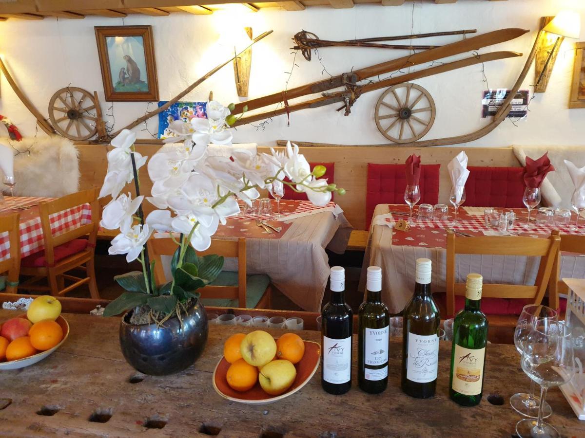 Auberge De L'Ours Vers L'Eglise Luaran gambar