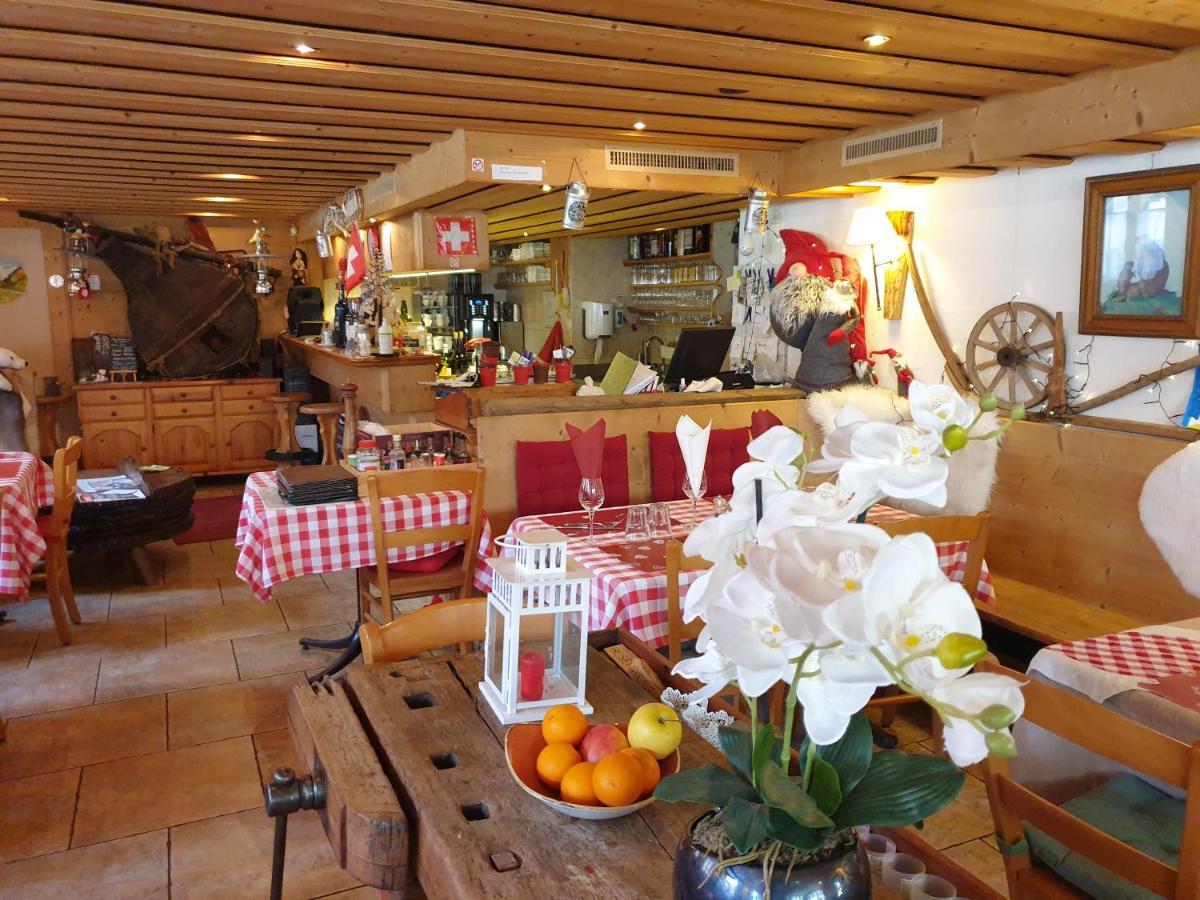 Auberge De L'Ours Vers L'Eglise Luaran gambar