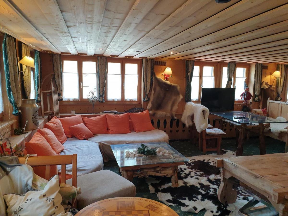 Auberge De L'Ours Vers L'Eglise Luaran gambar
