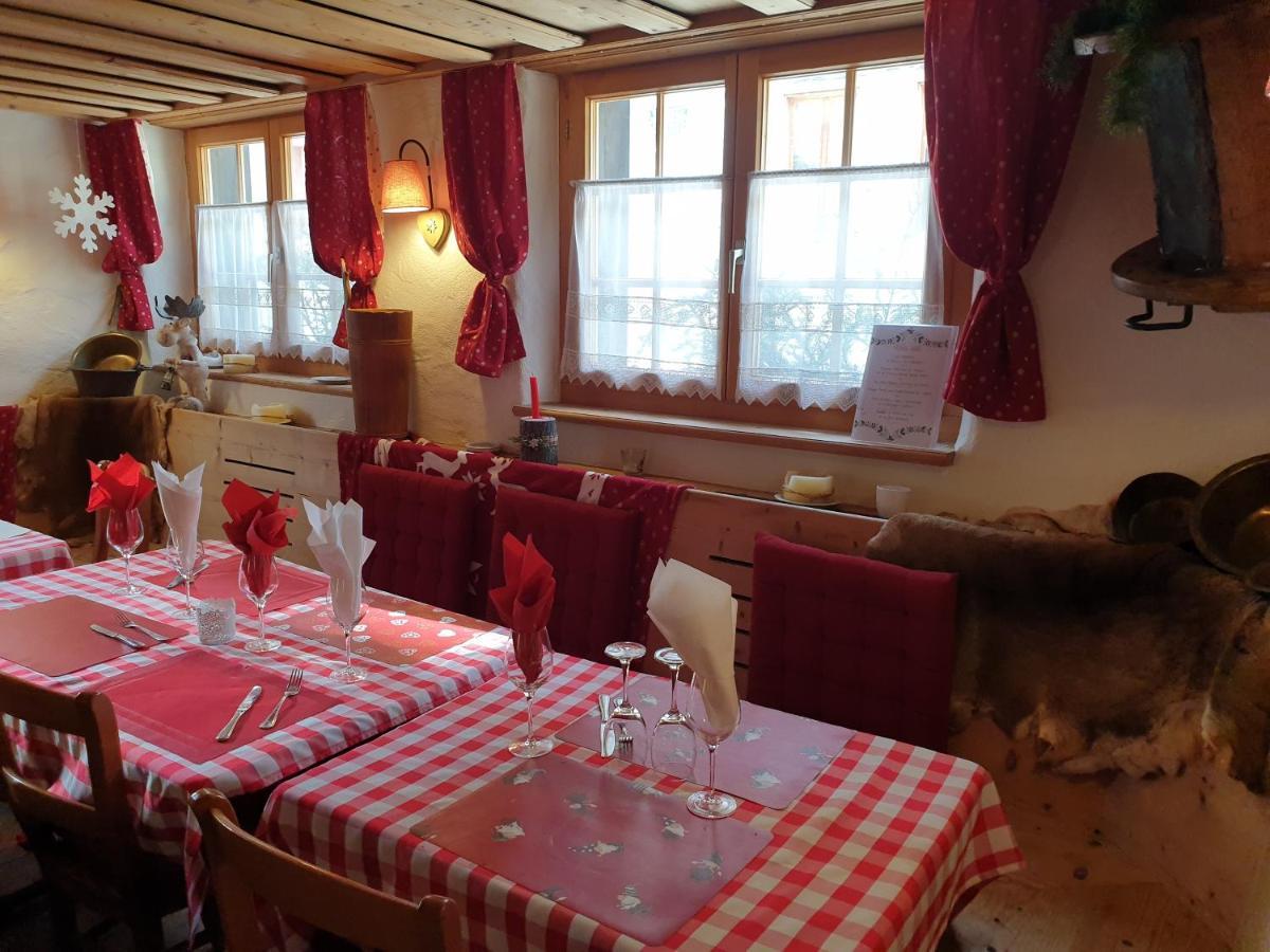 Auberge De L'Ours Vers L'Eglise Luaran gambar