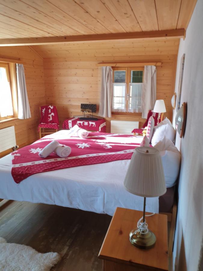 Auberge De L'Ours Vers L'Eglise Luaran gambar