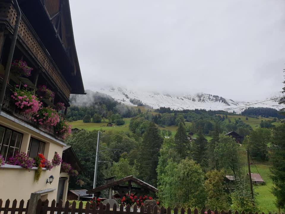 Auberge De L'Ours Vers L'Eglise Luaran gambar