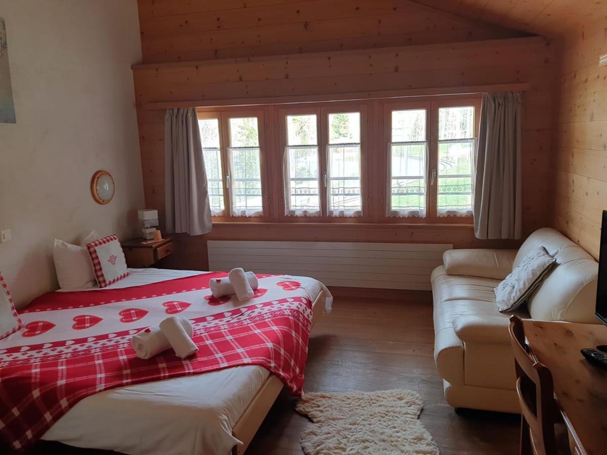 Auberge De L'Ours Vers L'Eglise Luaran gambar