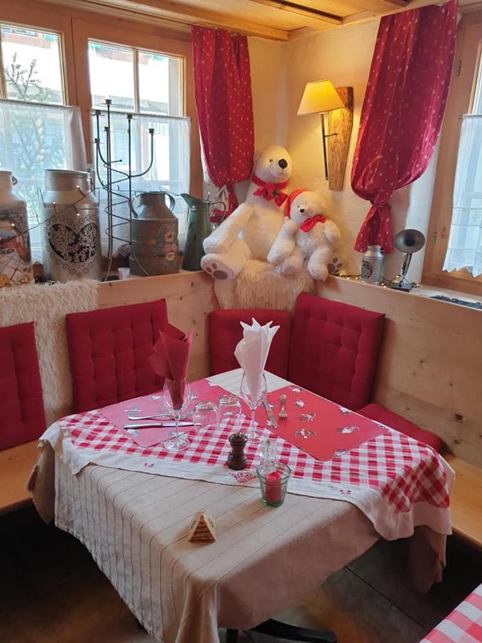 Auberge De L'Ours Vers L'Eglise Luaran gambar