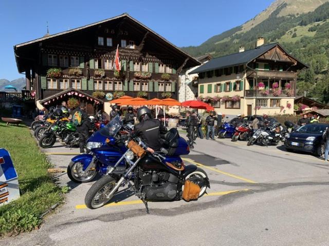 Auberge De L'Ours Vers L'Eglise Luaran gambar