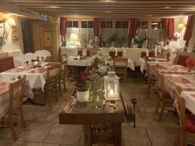 Auberge De L'Ours Vers L'Eglise Luaran gambar