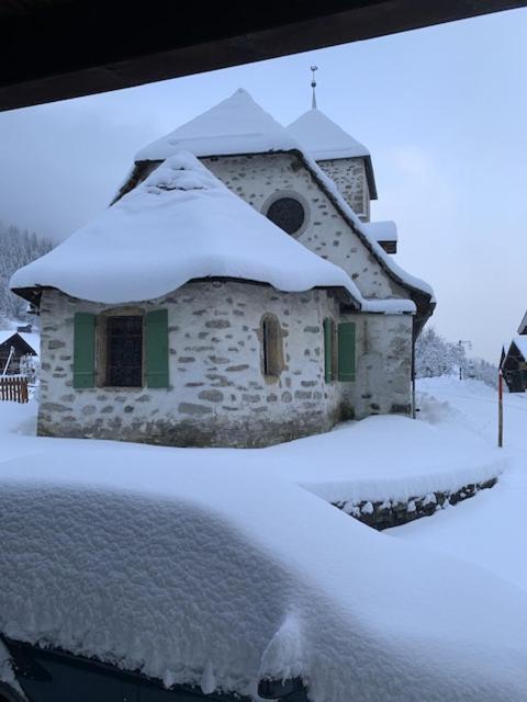 Auberge De L'Ours Vers L'Eglise Luaran gambar