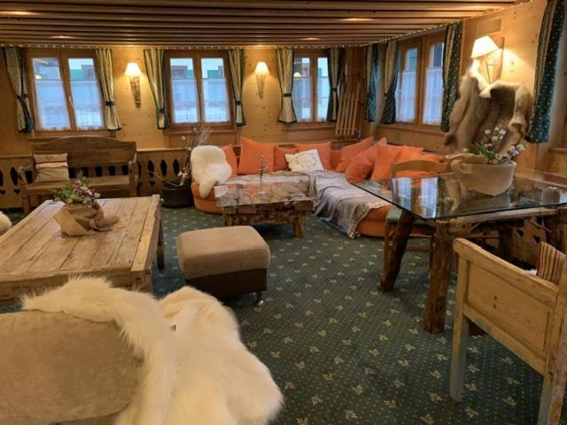 Auberge De L'Ours Vers L'Eglise Luaran gambar