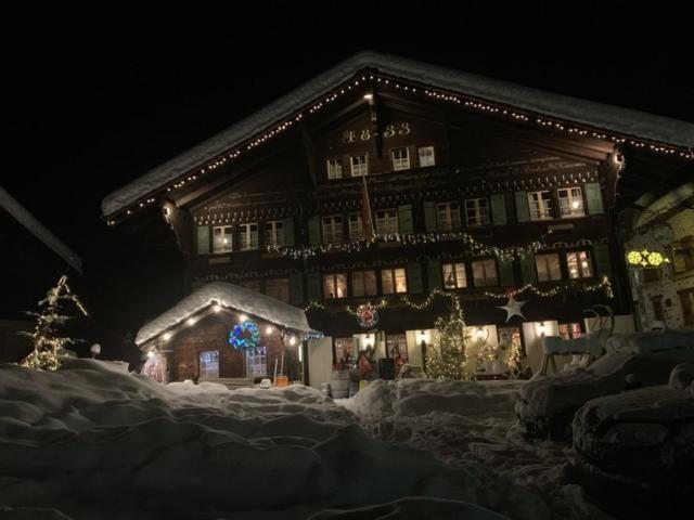 Auberge De L'Ours Vers L'Eglise Luaran gambar
