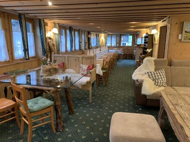 Auberge De L'Ours Vers L'Eglise Luaran gambar
