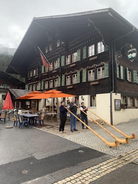 Auberge De L'Ours Vers L'Eglise Luaran gambar