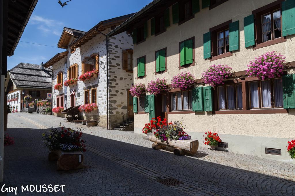 Auberge De L'Ours Vers L'Eglise Luaran gambar