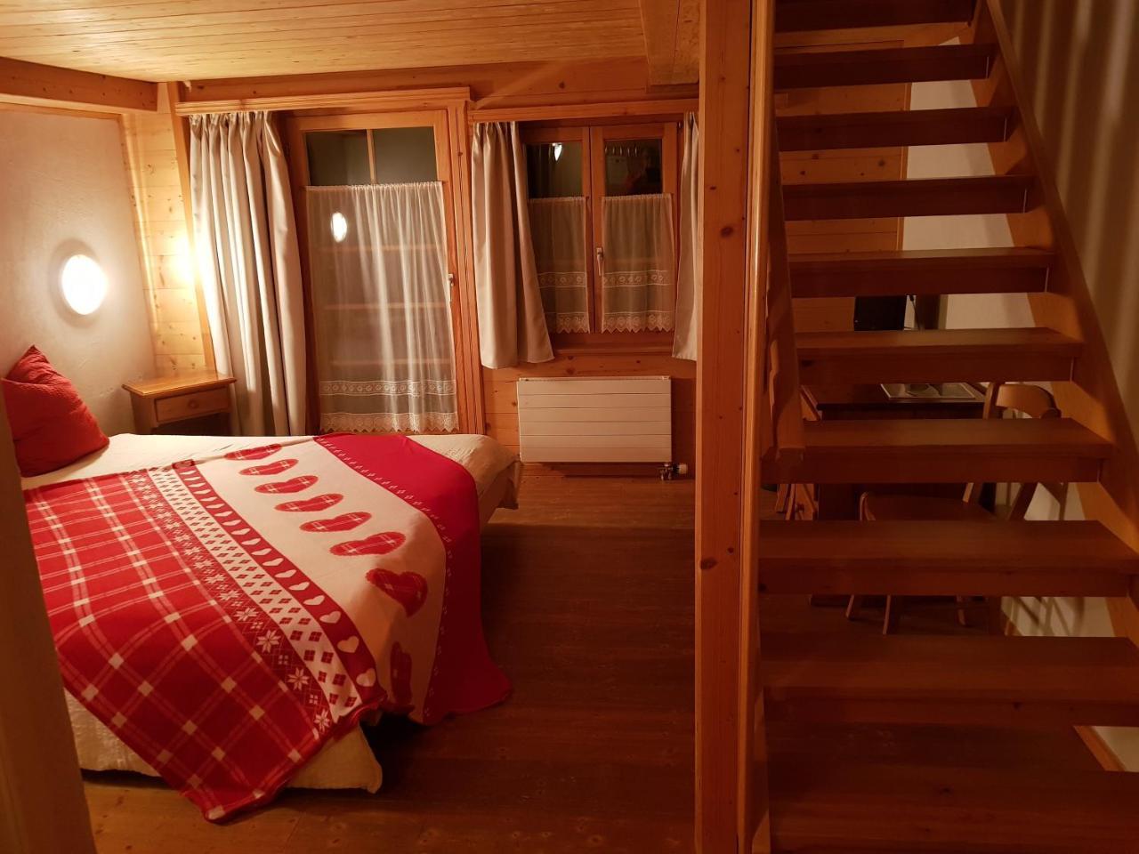 Auberge De L'Ours Vers L'Eglise Luaran gambar