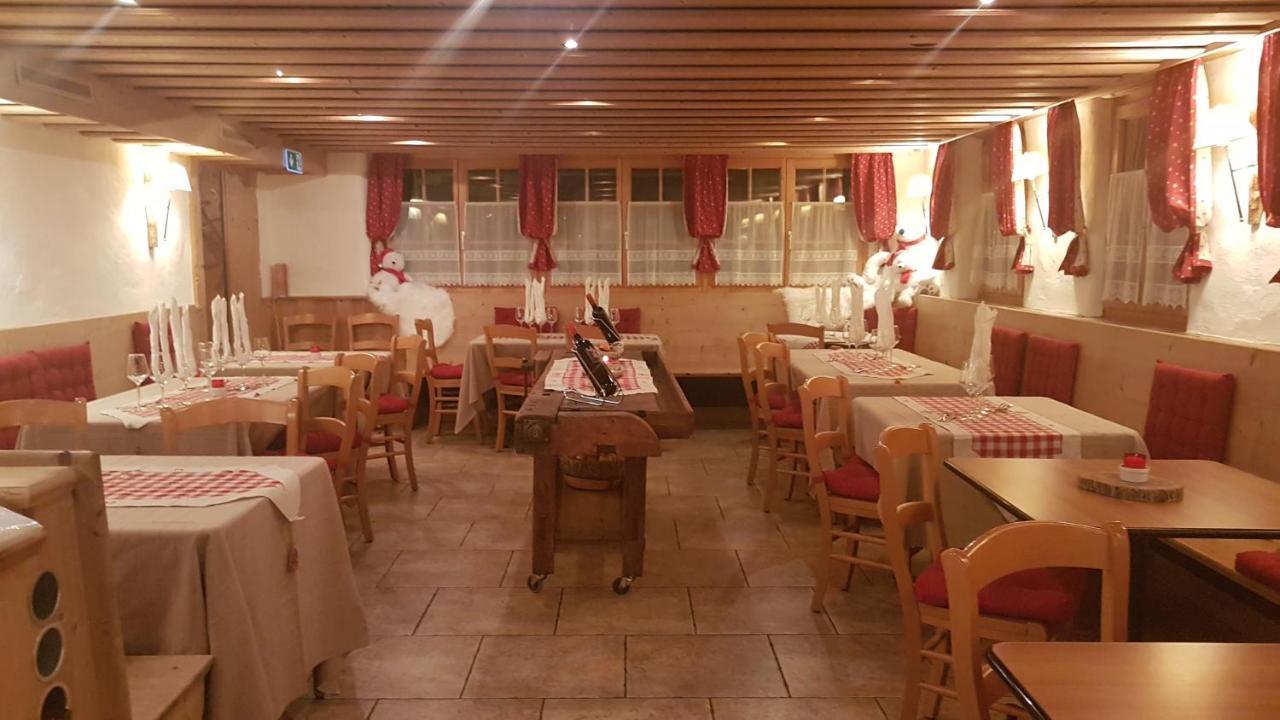 Auberge De L'Ours Vers L'Eglise Luaran gambar