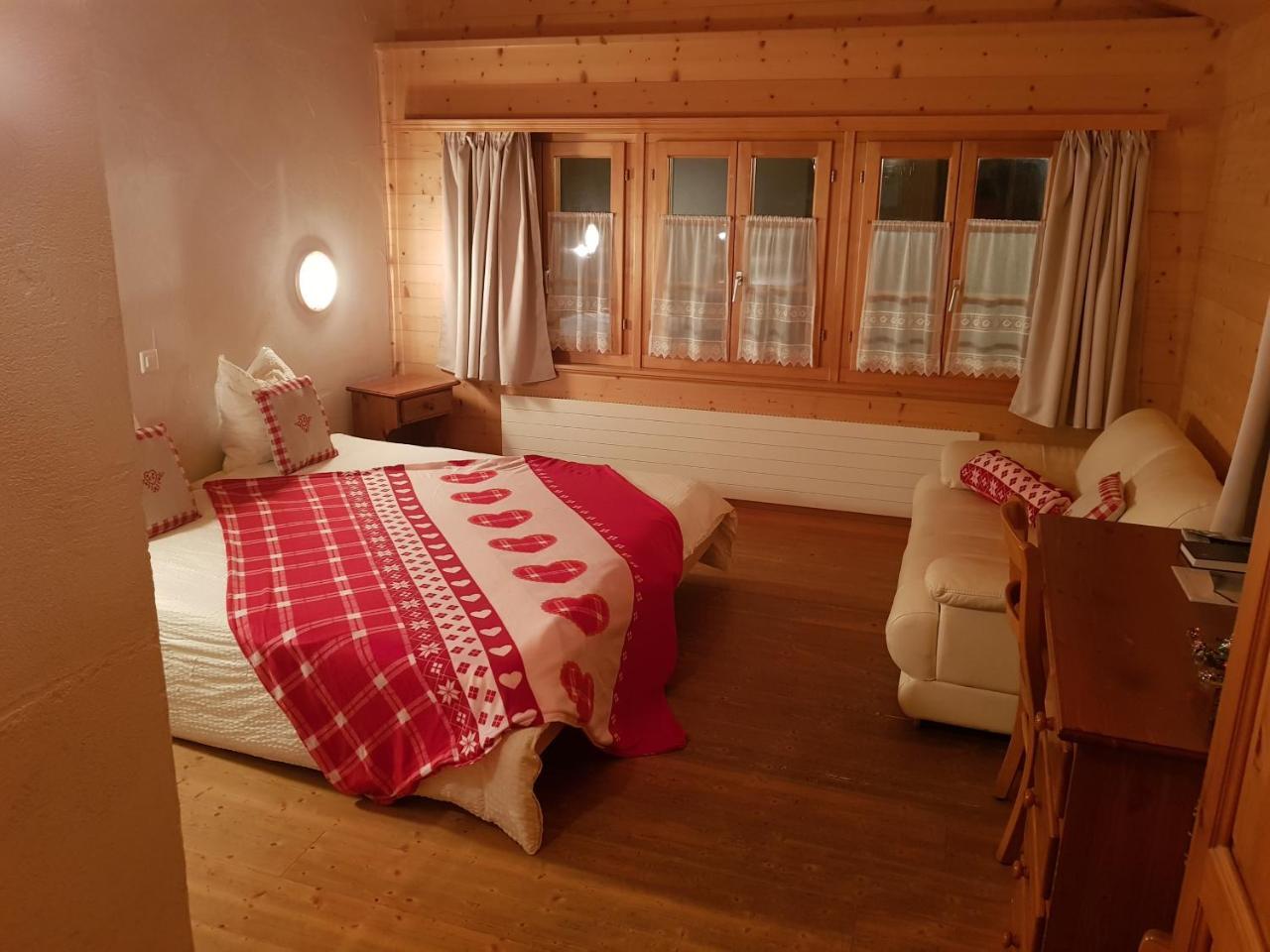 Auberge De L'Ours Vers L'Eglise Luaran gambar