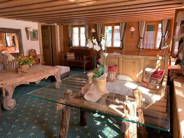 Auberge De L'Ours Vers L'Eglise Luaran gambar