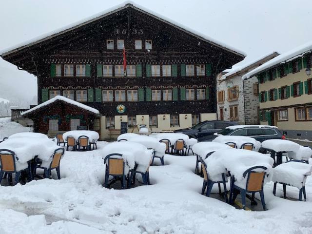 Auberge De L'Ours Vers L'Eglise Luaran gambar